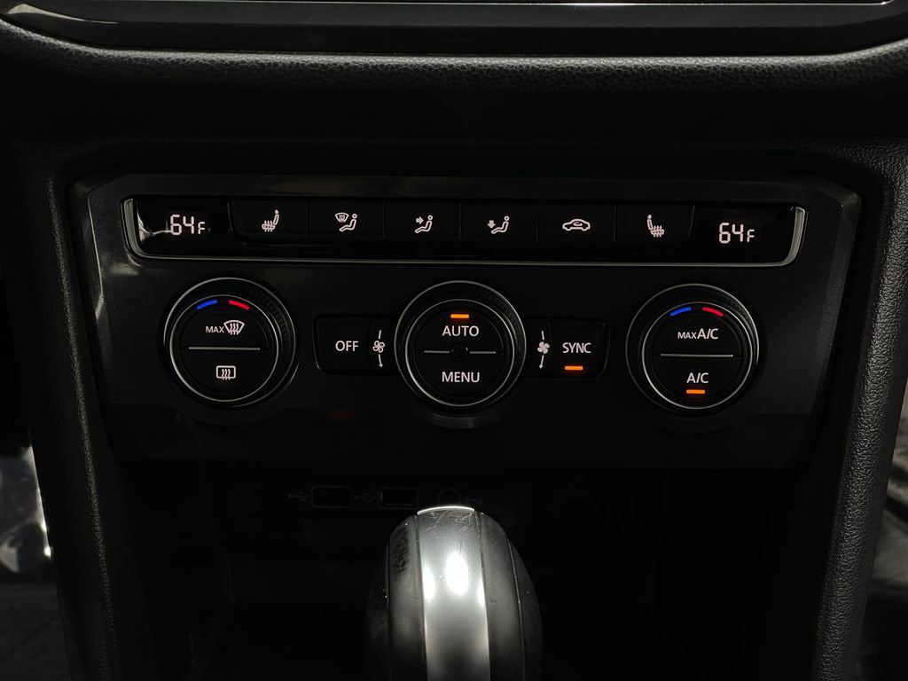 Used 2020 Volkswagen Tiguan SEL image 23