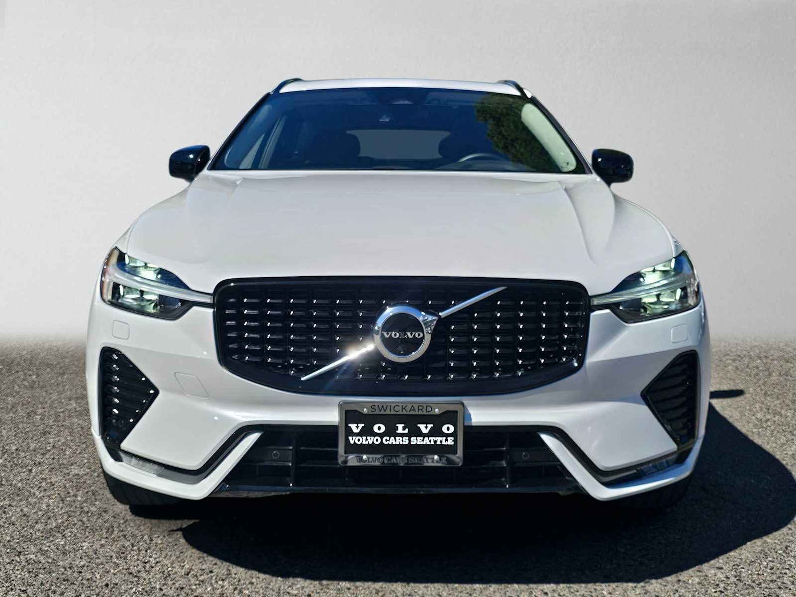 Used 2023 Volvo XC60 B5 Plus w/ Protection Package Premier AWD/4WD image 8