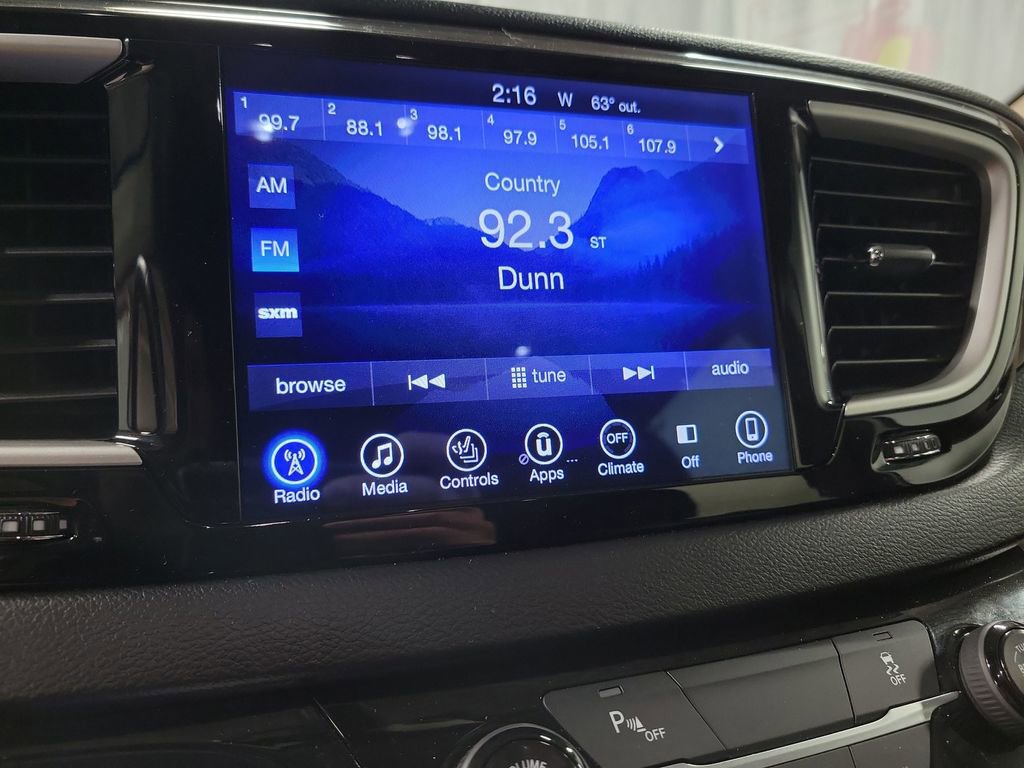 Used 2017 Chrysler Pacifica Touring-L w/ Tire & Wheel Group image 17