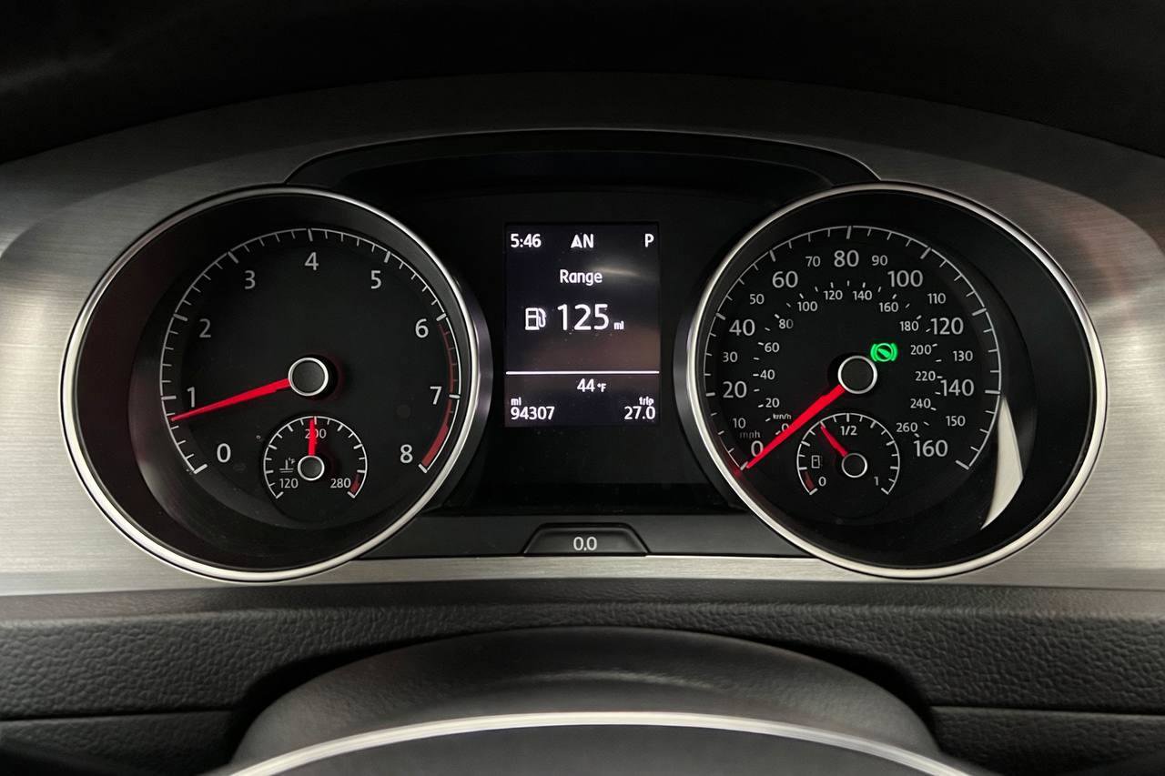 Used 2017 Volkswagen Golf S image 16