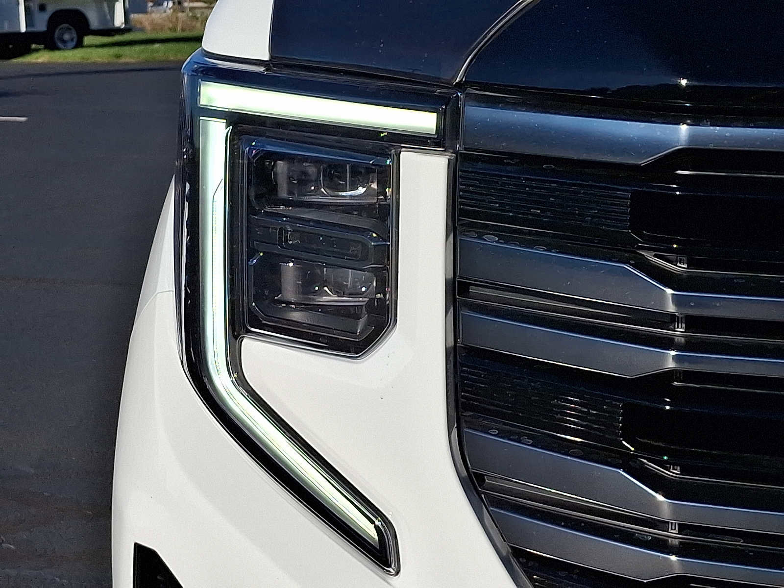 Used 2025 GMC Sierra 1500 AT4 w/ AT4 Premium Package image 9