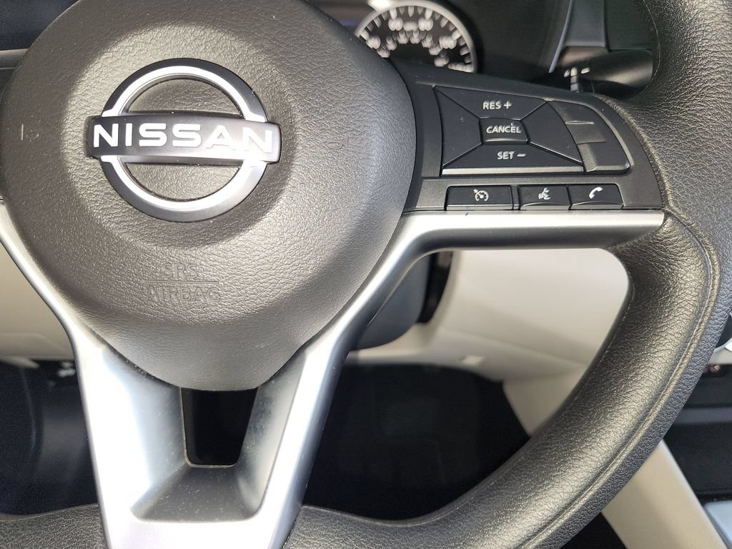 Used 2025 Nissan Altima 2.5 SV FWD image 25