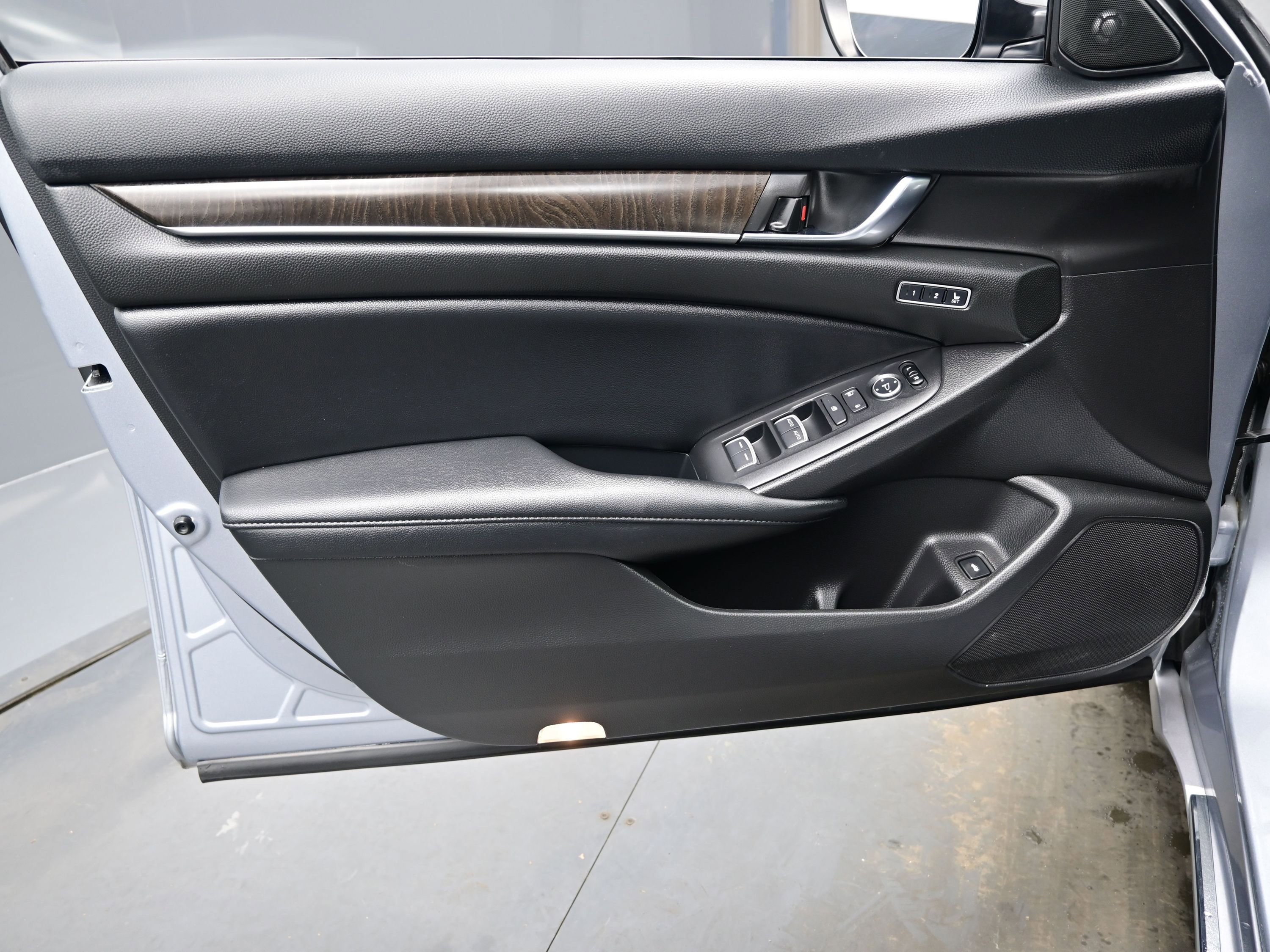 Used 2022 Honda Accord Touring image 9