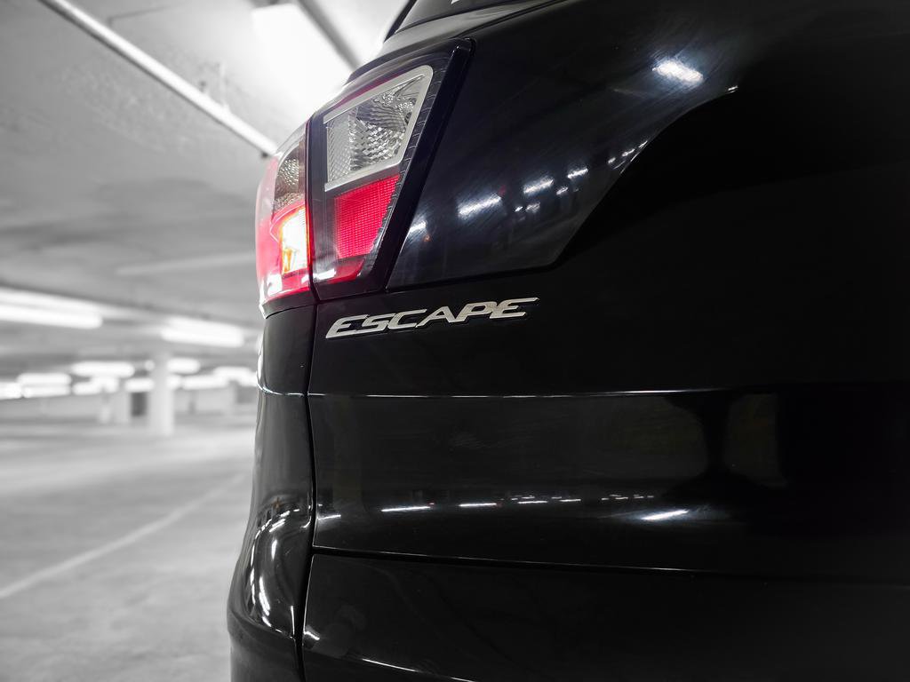 Used 2017 Ford Escape Titanium image 10