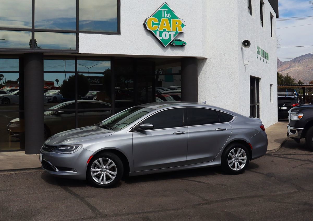 Used 2017 Chrysler 200 Limited Platinum image 4