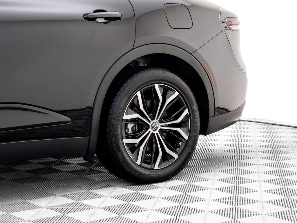 Used 2024 Toyota Crown Limited image 38