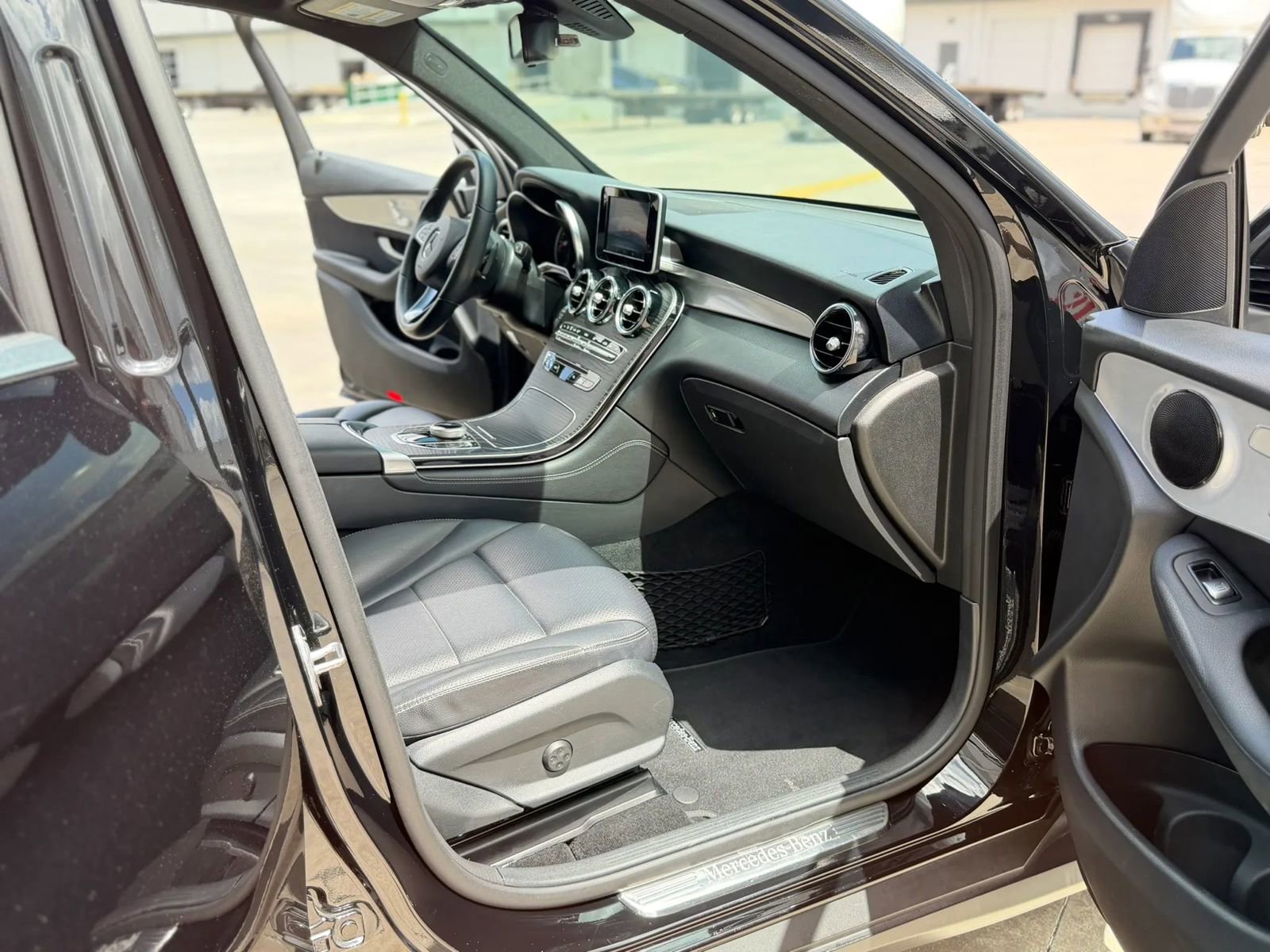 Used 2019 Mercedes-Benz GLC 300 w/ Premium Package image 25