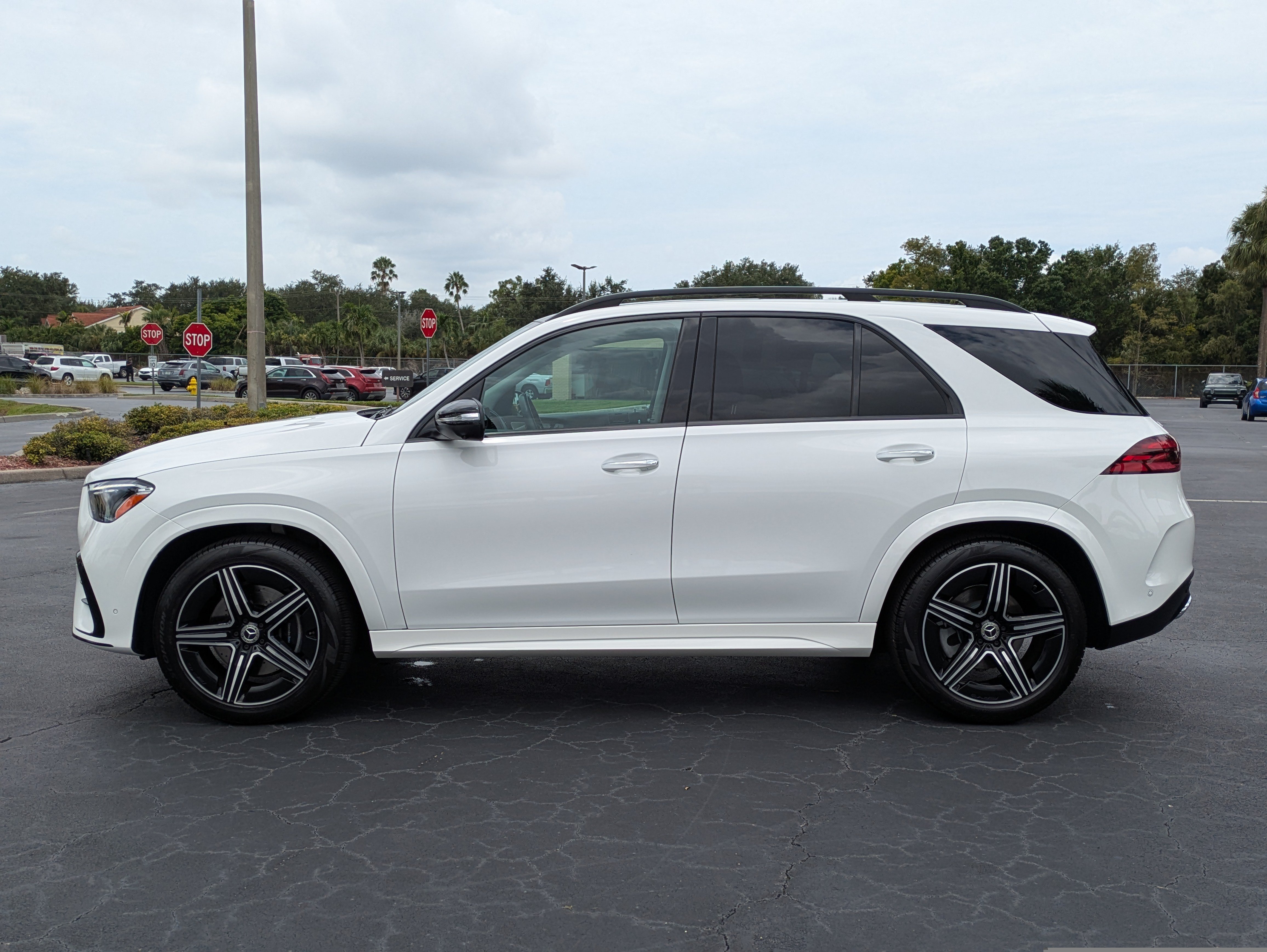 Used 2024 Mercedes-Benz GLE 350 4MATIC image 3