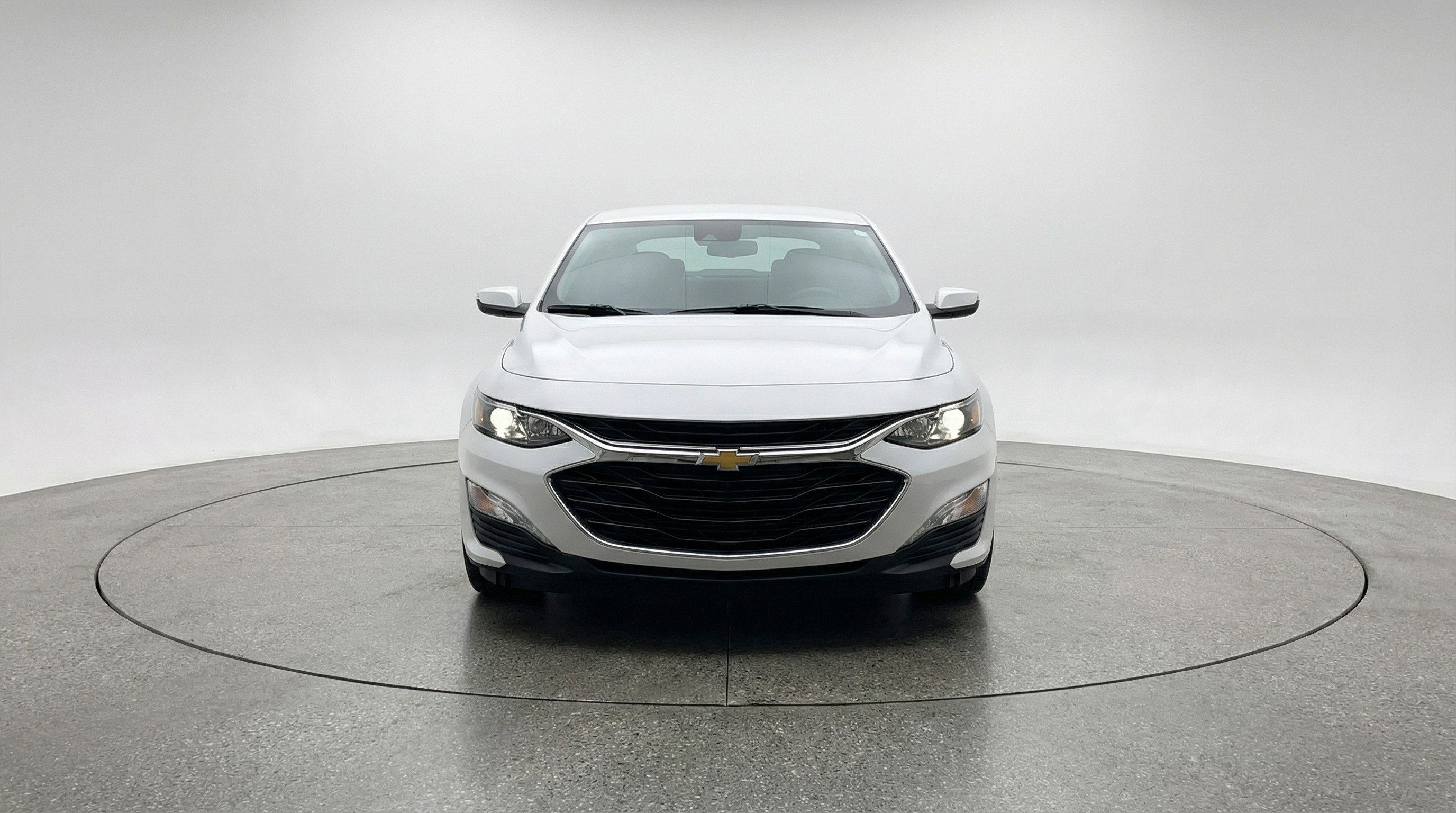 Used 2024 Chevrolet Malibu LT FWD image 2