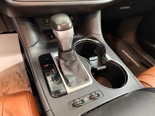 Used 2017 Toyota Highlander AWD V6 image 17