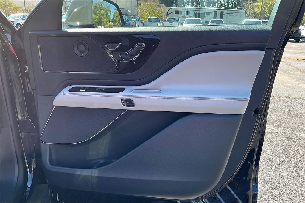 Used 2025 Lincoln Aviator Reserve w/ Illumination Package image 24