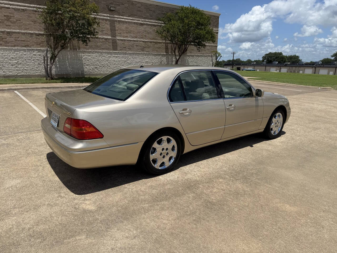 Used 2001 Lexus LS 430 RWD image 9