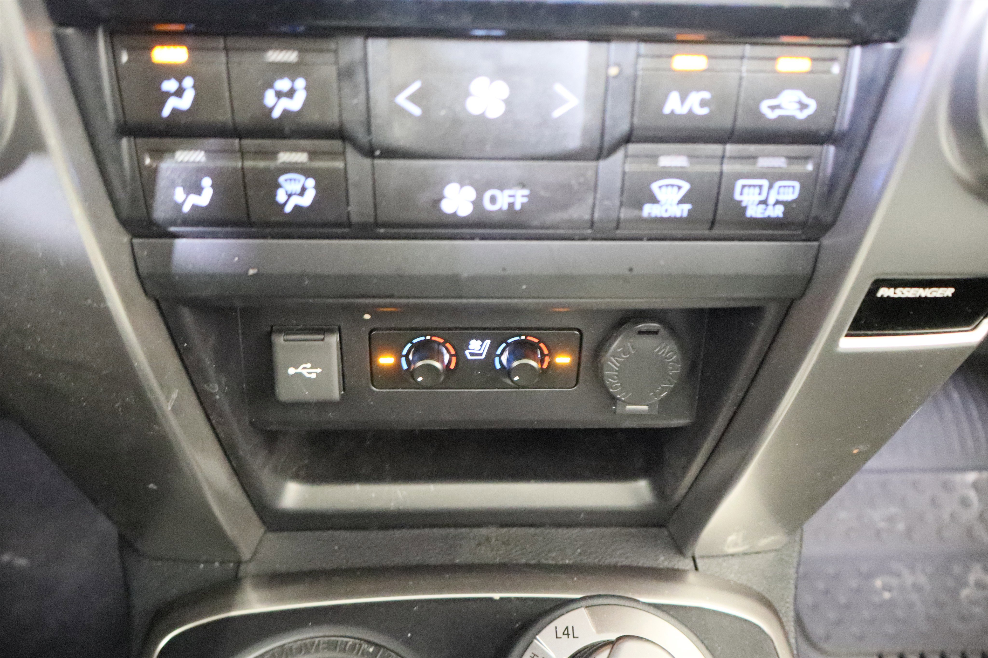 Used 2024 Toyota 4Runner Limited image 27