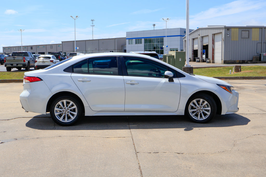 Used 2026 Toyota Corolla LE w/ LE Premium Package FWD image 23
