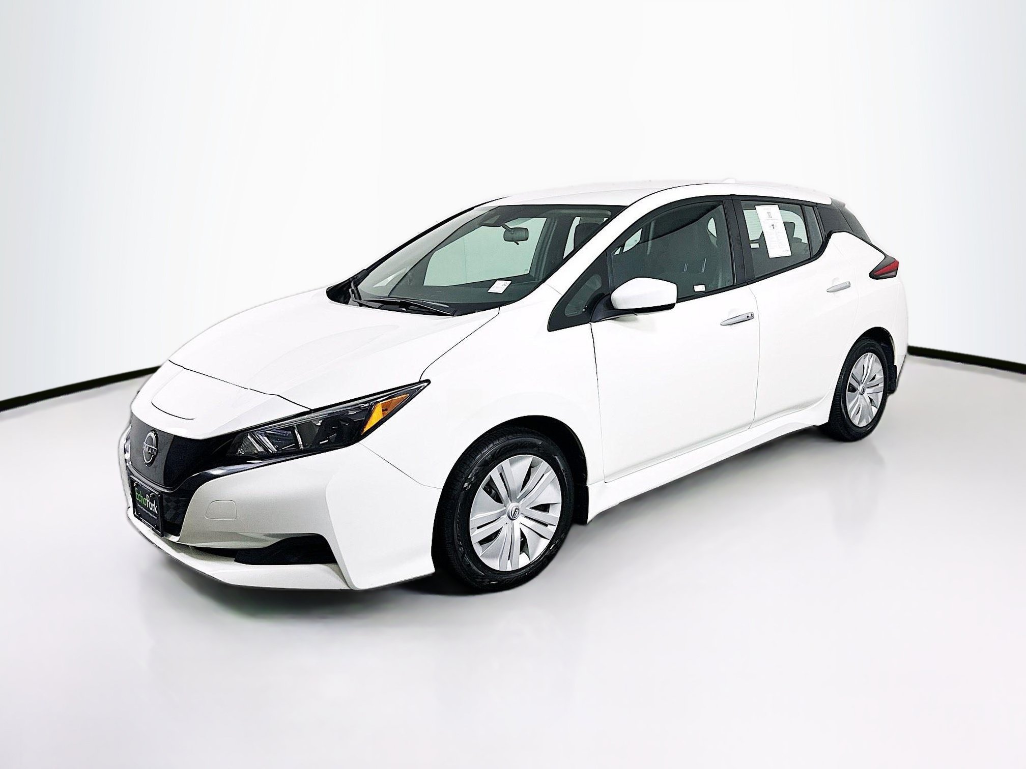 Used 2025 Nissan Leaf S FWD image 3