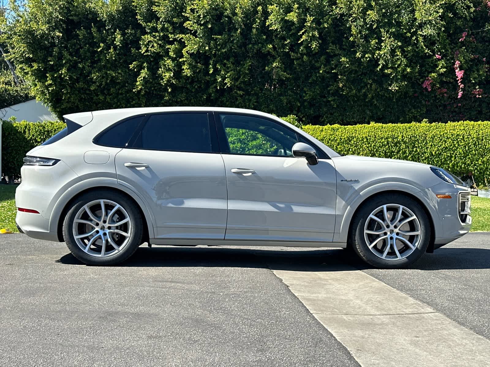 New 2026 Porsche Cayenne Turbo AWD/4WD image 9