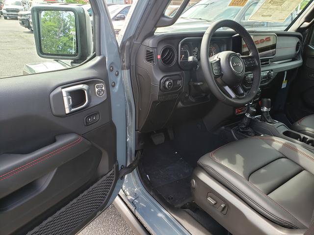 New 2026 Jeep Gladiator Rubicon w/ Whitecap Package AWD/4WD image 6