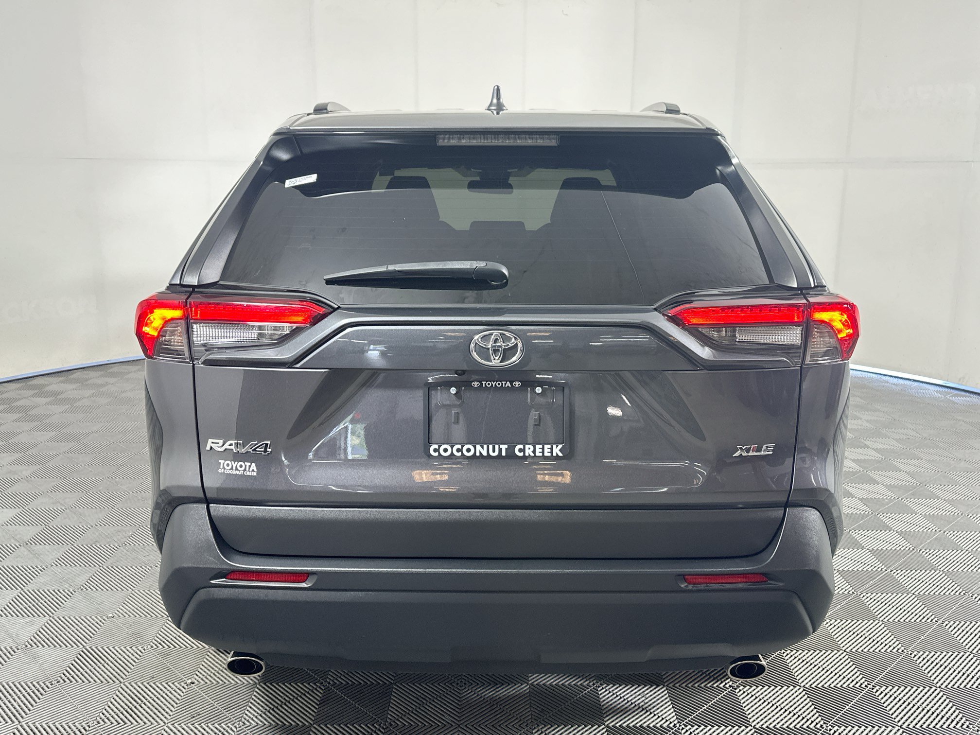 Used 2023 Toyota RAV4 XLE w/ Convenience Package FWD image 4