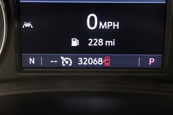 Used 2024 Buick Enclave Essence w/ Experience Buick Package FWD image 6