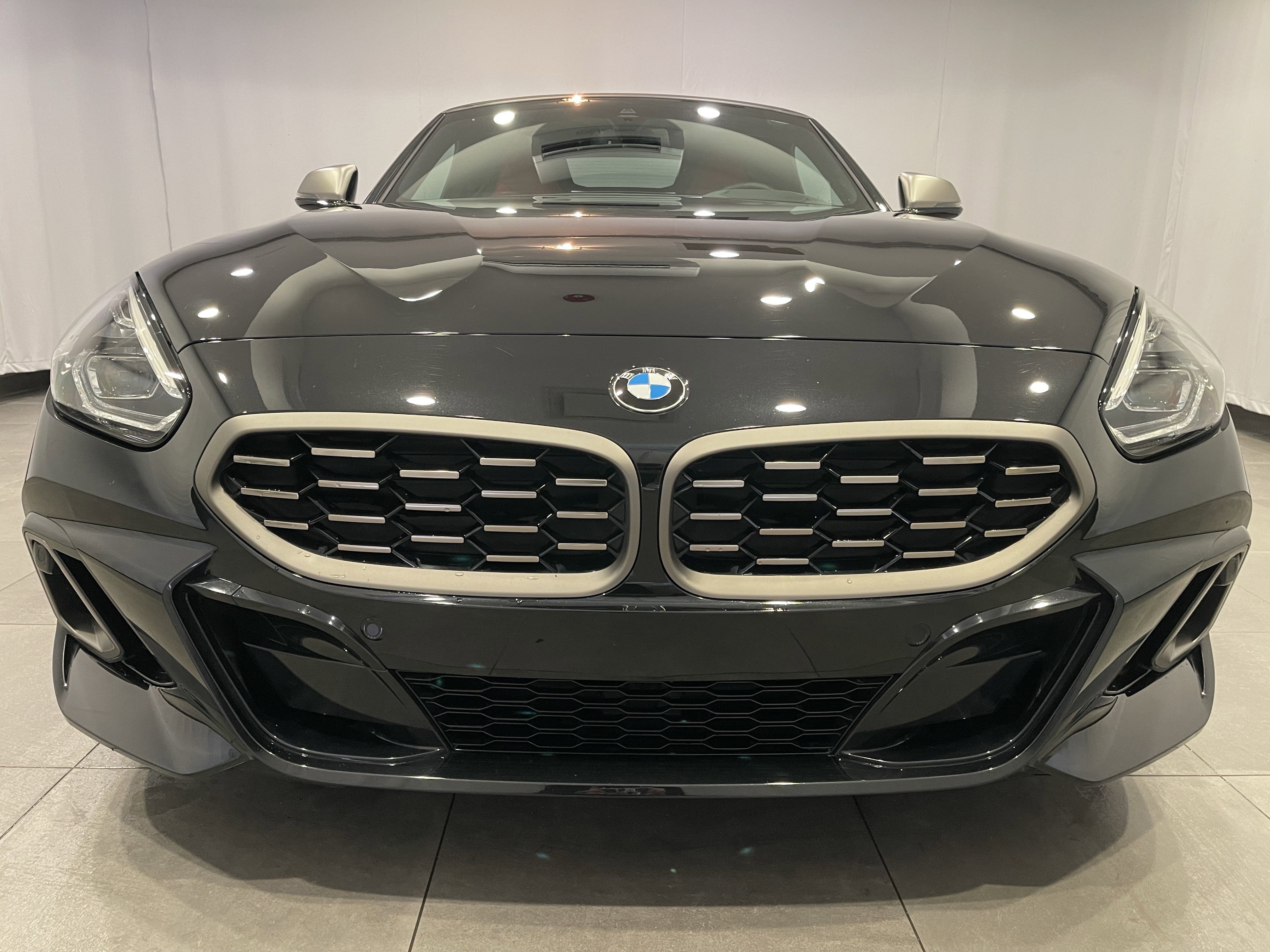 Used 2025 BMW Z4 M40i w/ Premium Package image 2