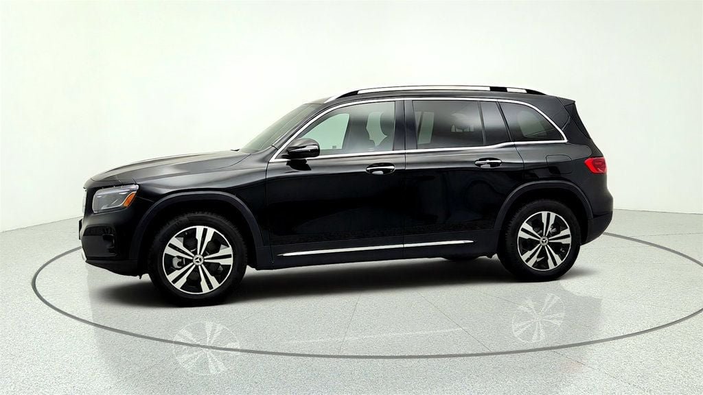Used 2024 Mercedes-Benz GLB 250 4MATIC w/ Exclusive Package image 8