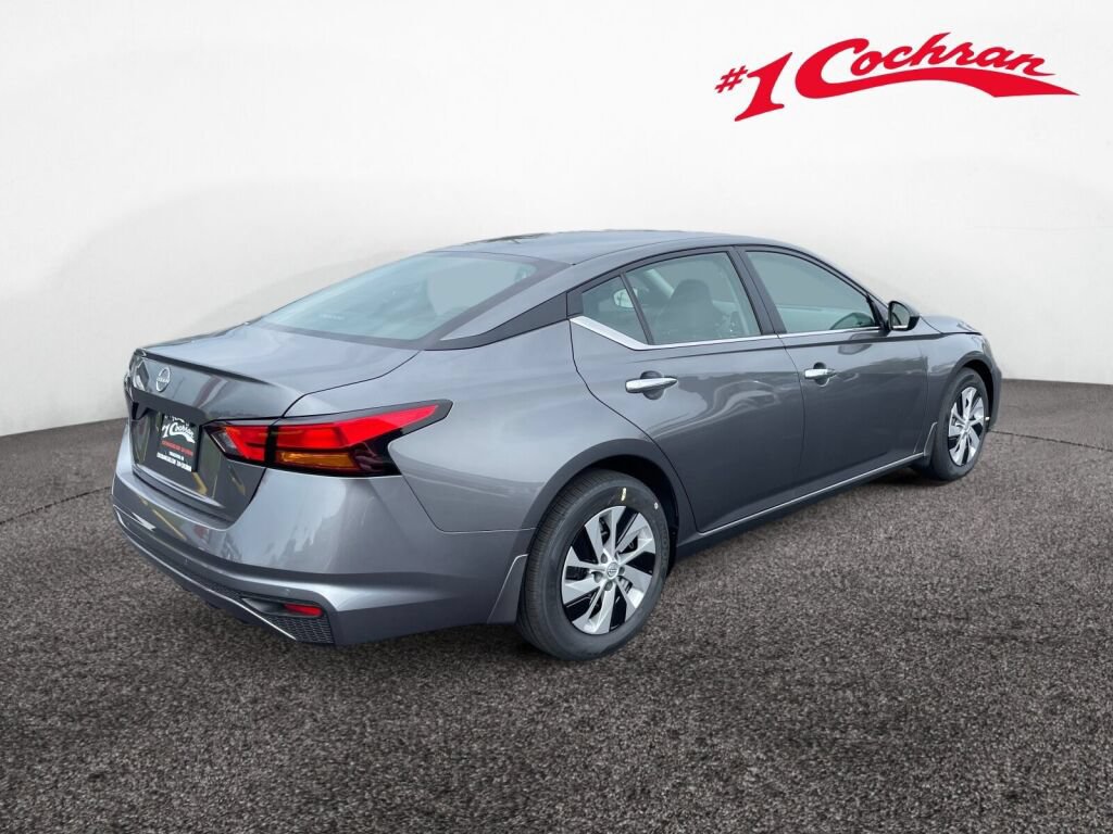 Used 2024 Nissan Altima 2.5 S FWD image 17