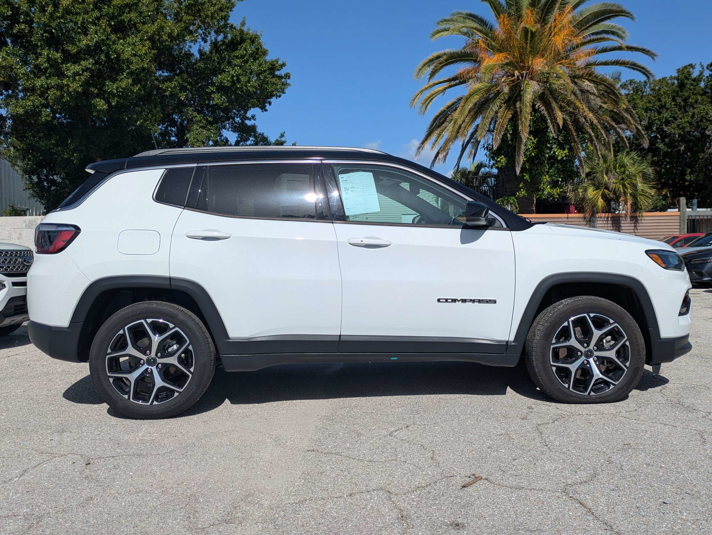 Used 2025 Jeep Compass Limited AWD/4WD image 11