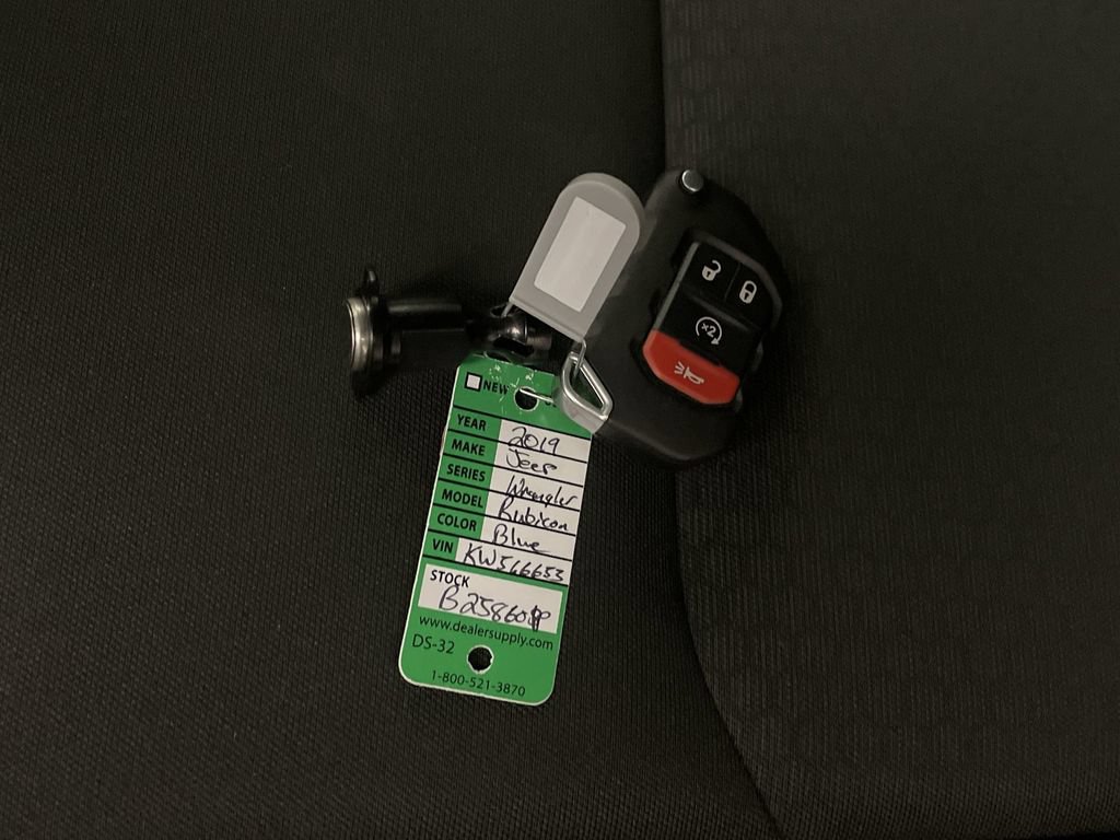 Used 2019 Jeep Wrangler Rubicon w/ LED Lighting Group AWD/4WD image 27