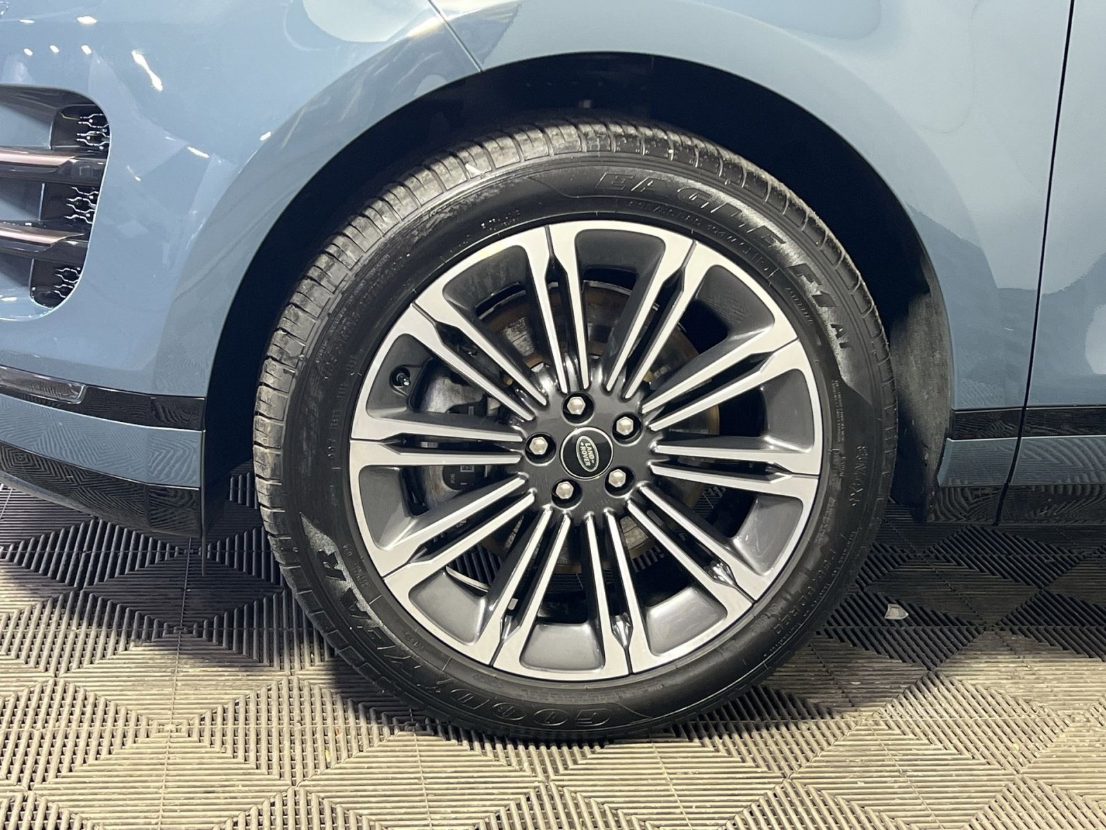 Used 2024 Land Rover Range Rover Evoque Dynamic SE image 12