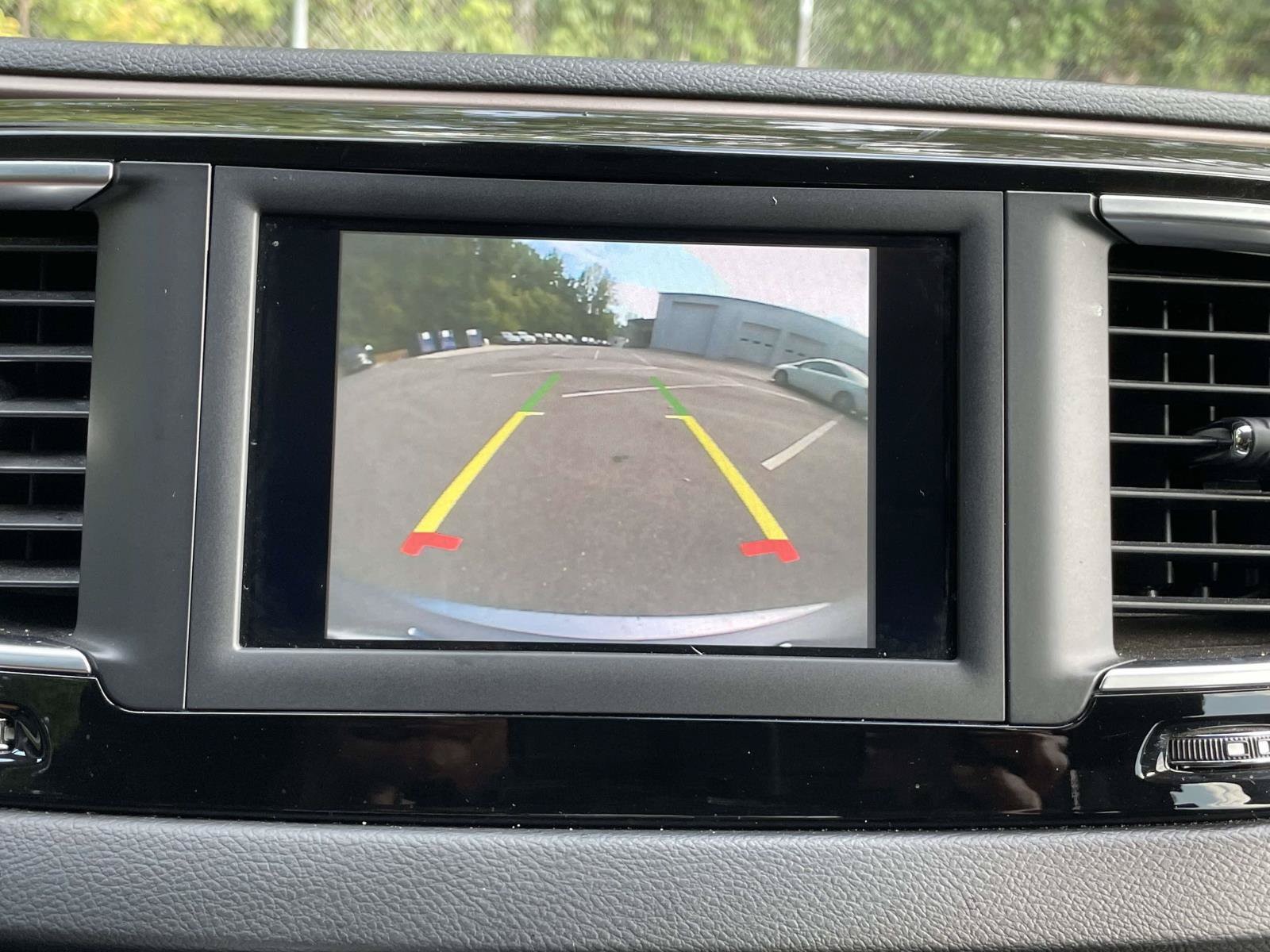 Used 2018 Chrysler Pacifica Touring FWD image 26
