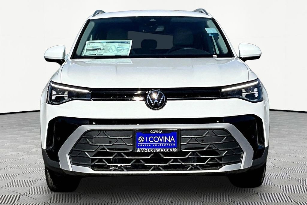 New 2026 Volkswagen Taos SE image 2