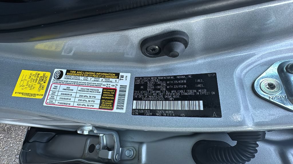 Used 2025 Toyota Highlander XLE AWD/4WD image 33
