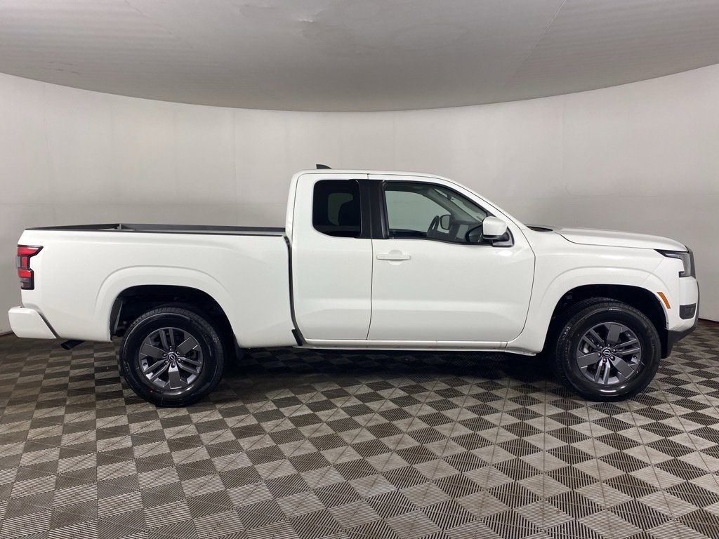 Used 2025 Nissan Frontier SV image 4