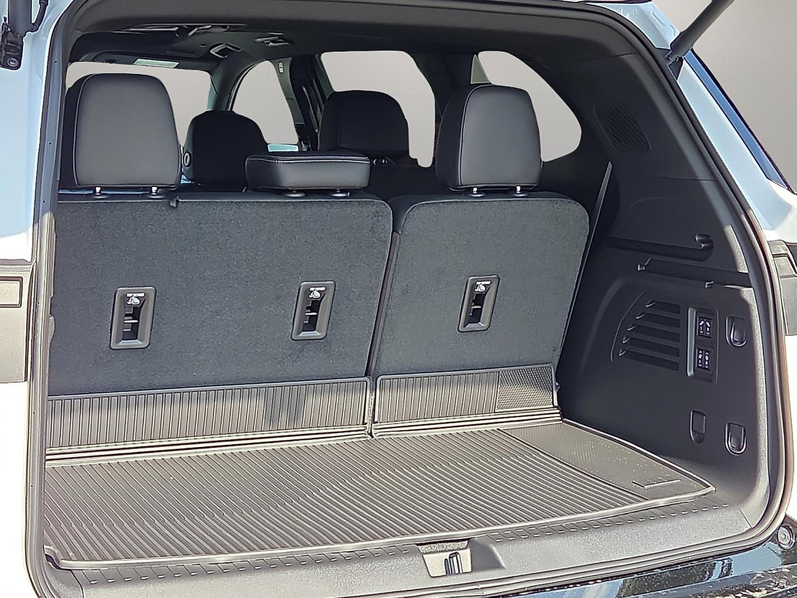New 2027 Buick Enclave Sport Touring w/ Power Package FWD image 9
