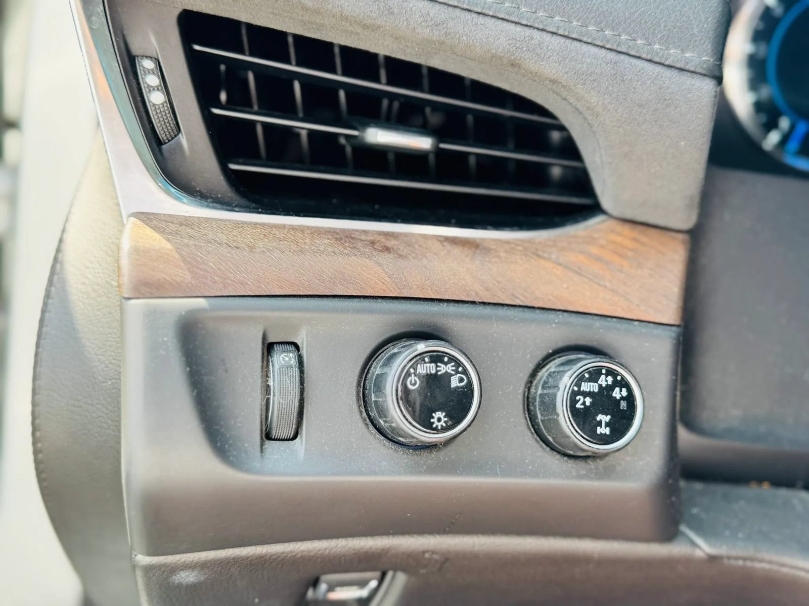 Used 2016 Cadillac Escalade Premium AWD/4WD image 10