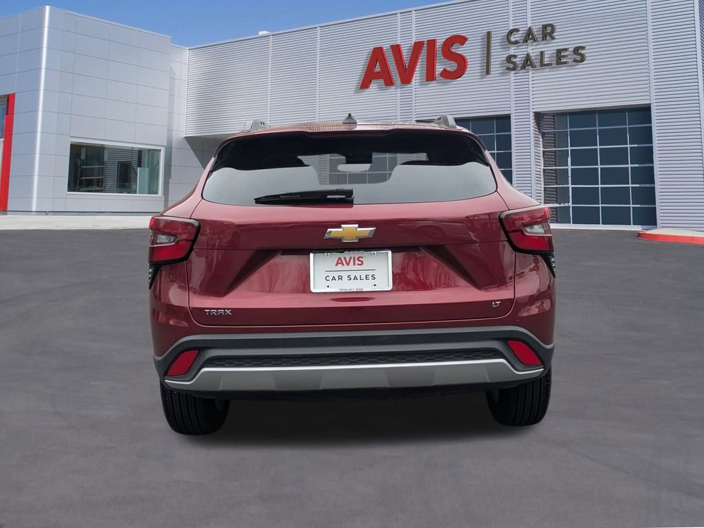Used 2025 Chevrolet Trax LT w/ LT Convenience Package image 7