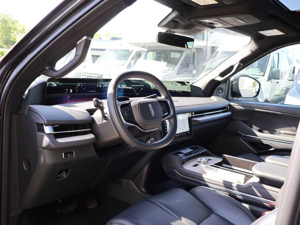 Used 2025 Lincoln Navigator Reserve w/ Jet Appearance Package AWD/4WD image 15
