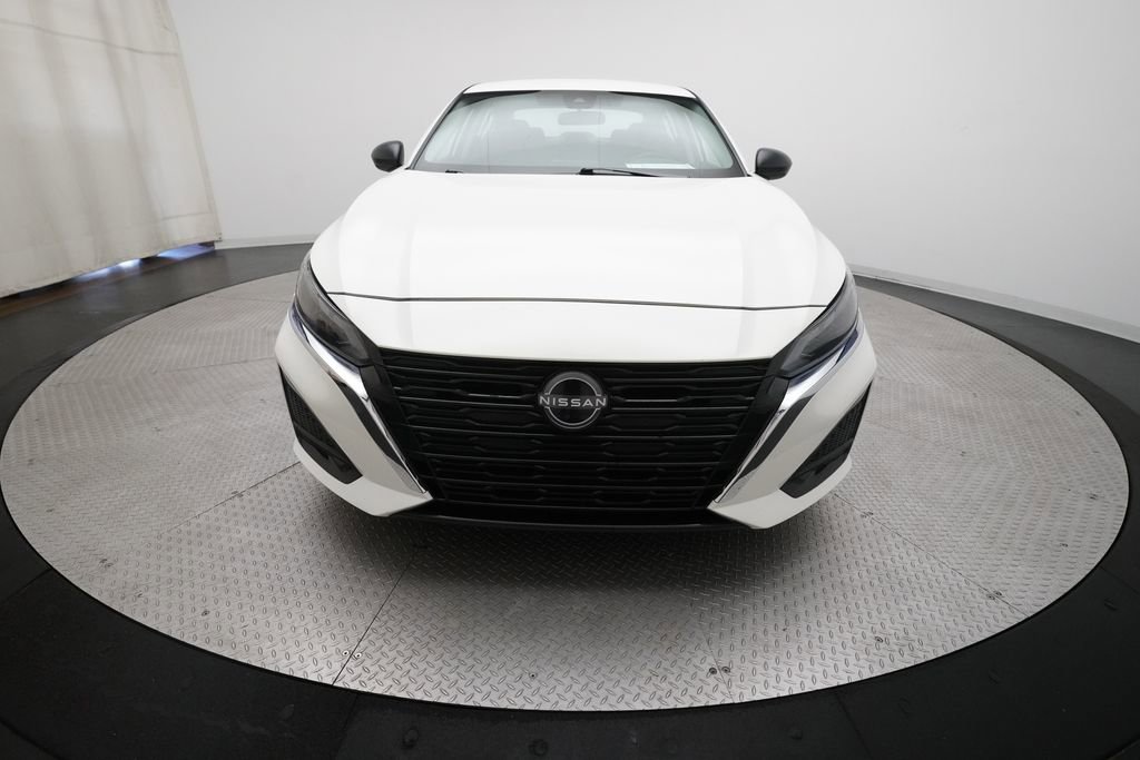 Used 2025 Nissan Altima 2.5 SV FWD image 11
