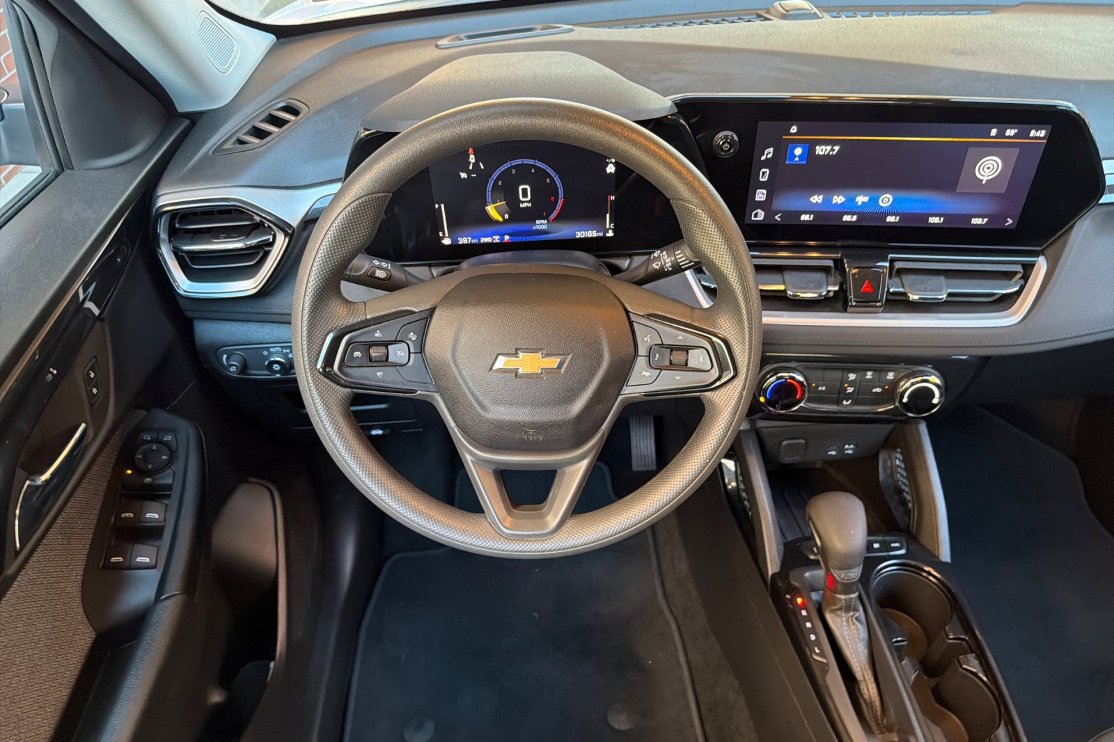 Used 2025 Chevrolet TrailBlazer LT AWD/4WD image 19