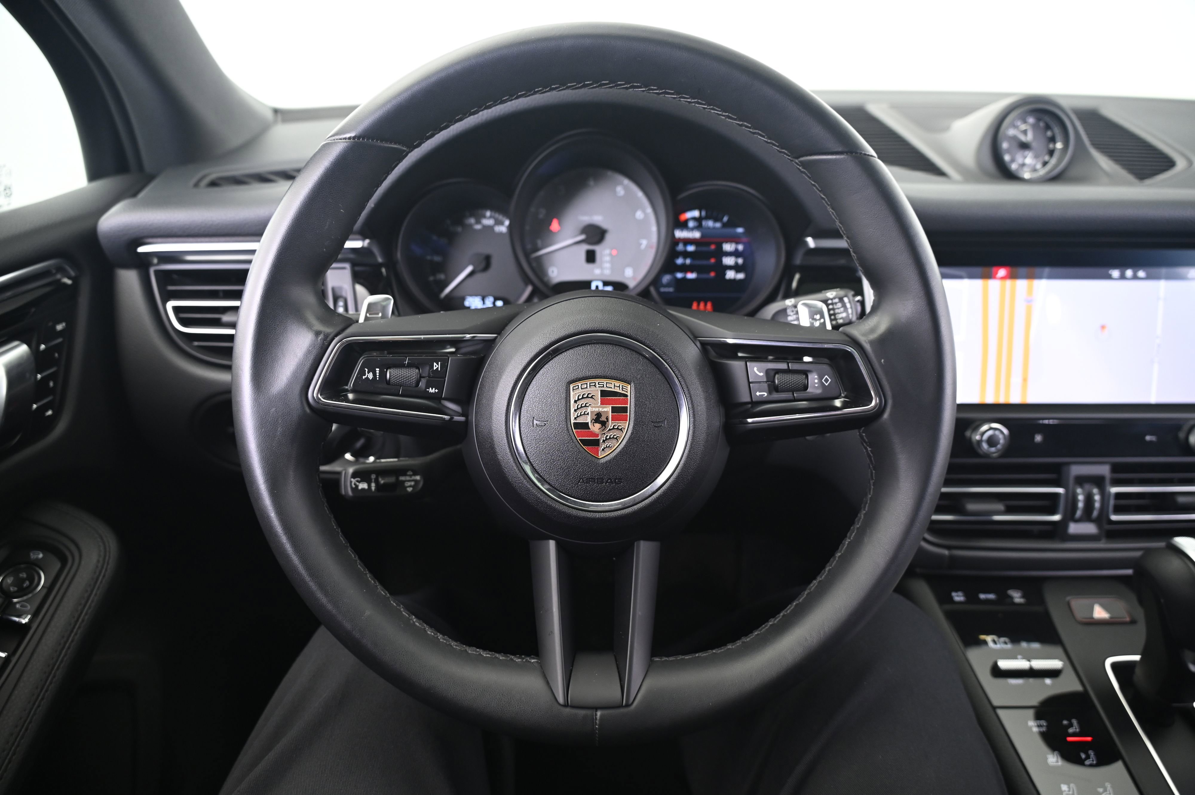Certified 2024 Porsche Macan S AWD/4WD image 35