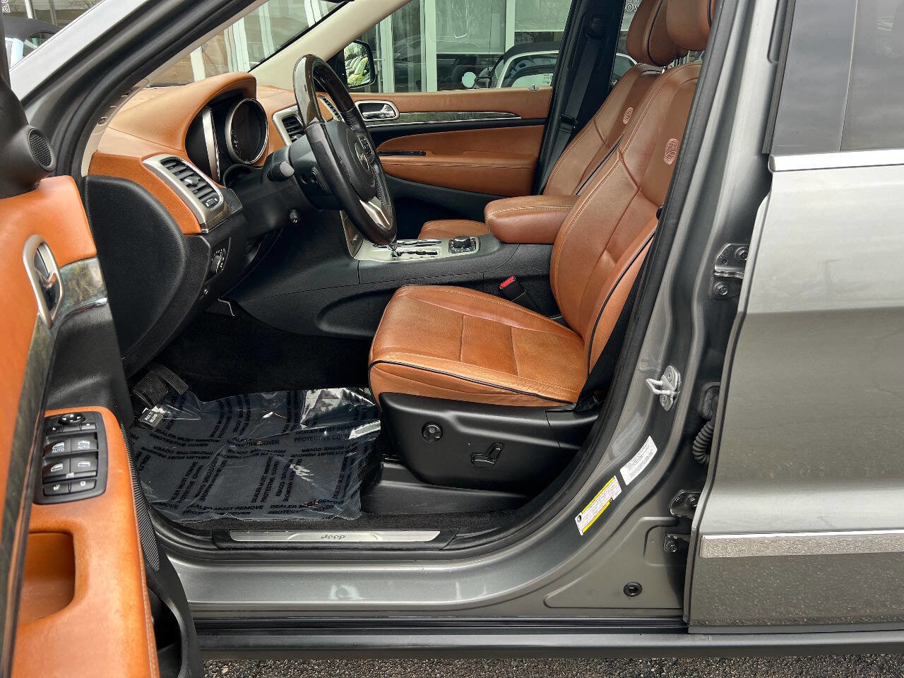 Used 2011 Jeep Grand Cherokee Overland Summit AWD/4WD image 21