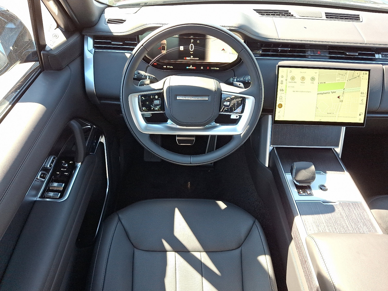 New 2025 Land Rover Range Rover Long Wheelbase SE image 4