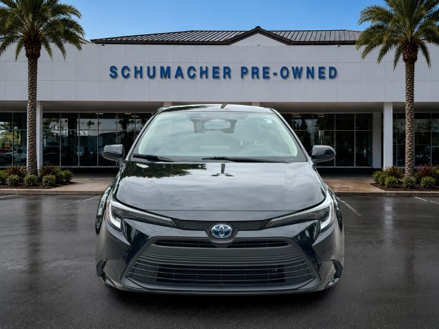 Used 2024 Toyota Corolla LE FWD image 2
