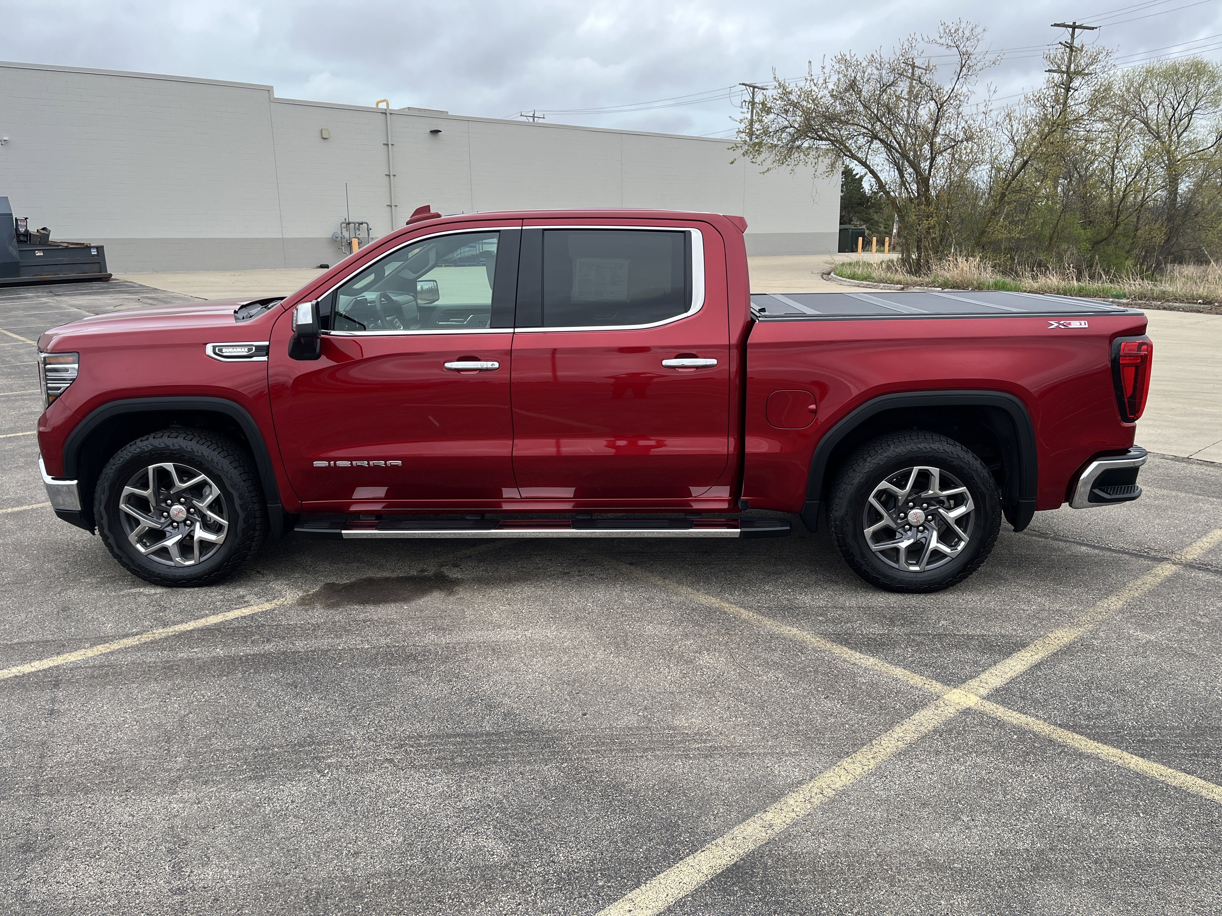 Used 2025 GMC Sierra 1500 SLT w/ SLT Premium Plus Package AWD/4WD image 4