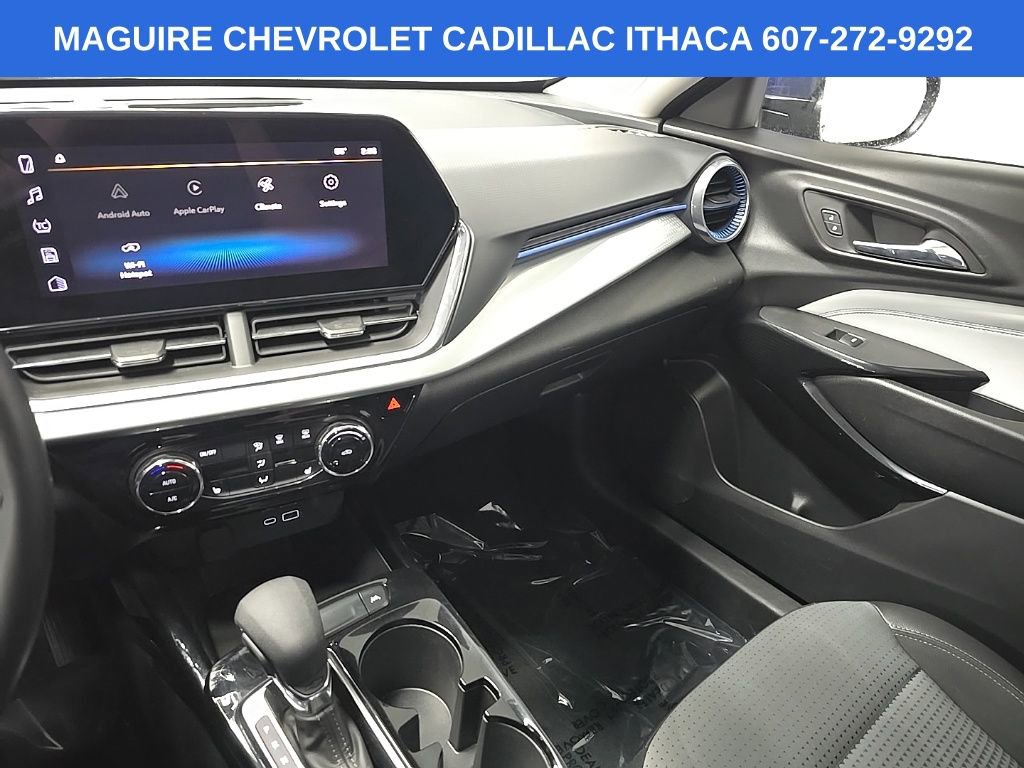 Used 2024 Chevrolet Trax LT w/ LT Convenience Package FWD image 25