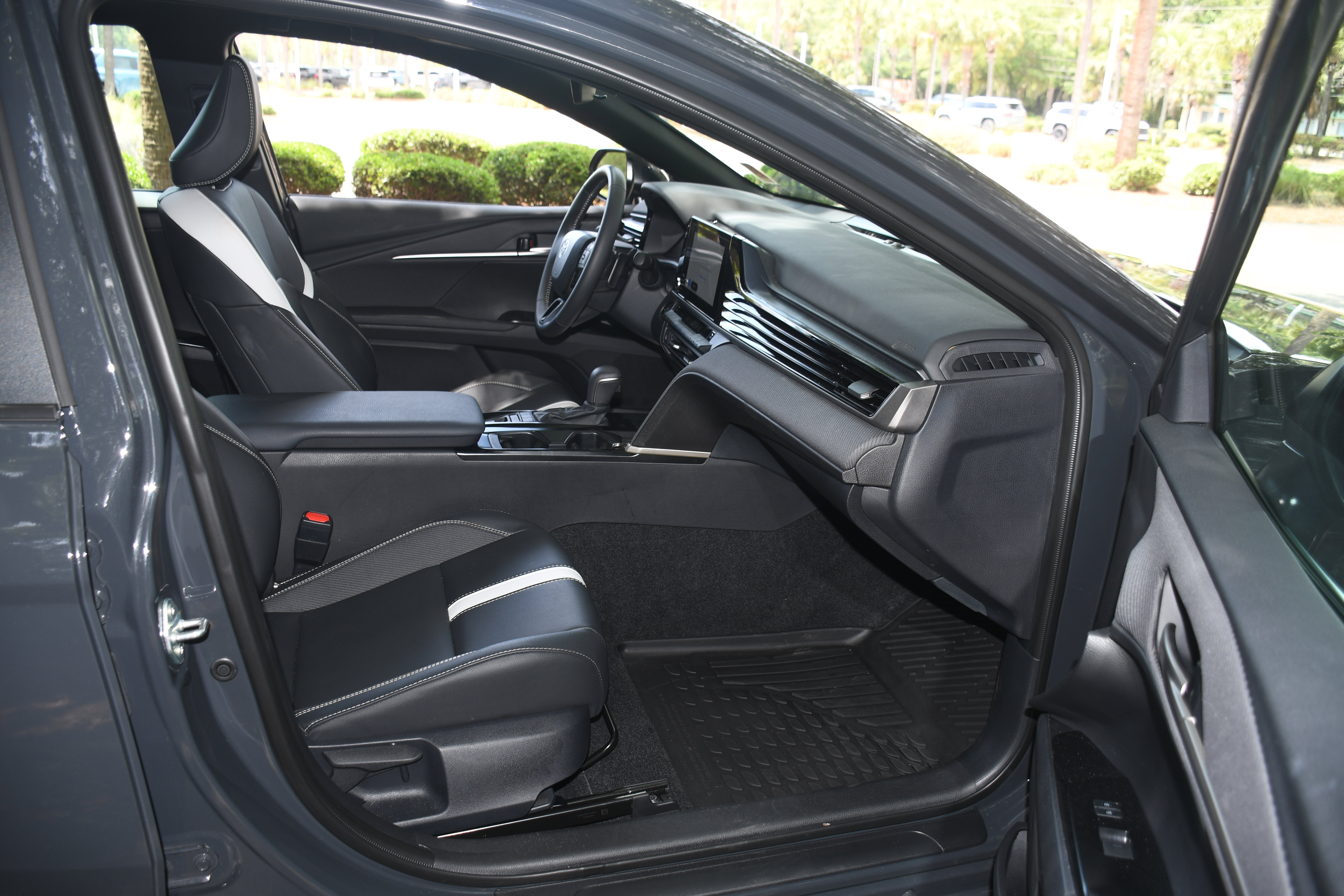 Used 2026 Toyota Camry SE FWD image 13