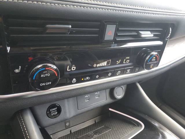 Used 2025 Nissan Rogue Platinum FWD image 25