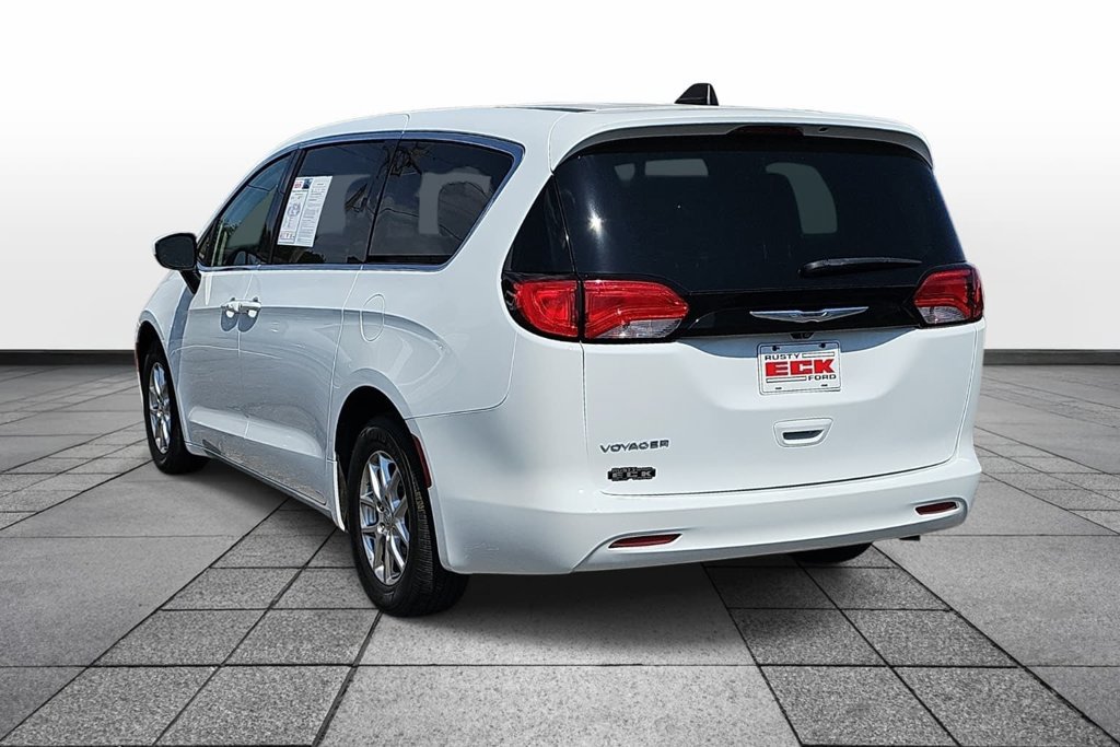 Used 2023 Chrysler Voyager LX FWD image 7