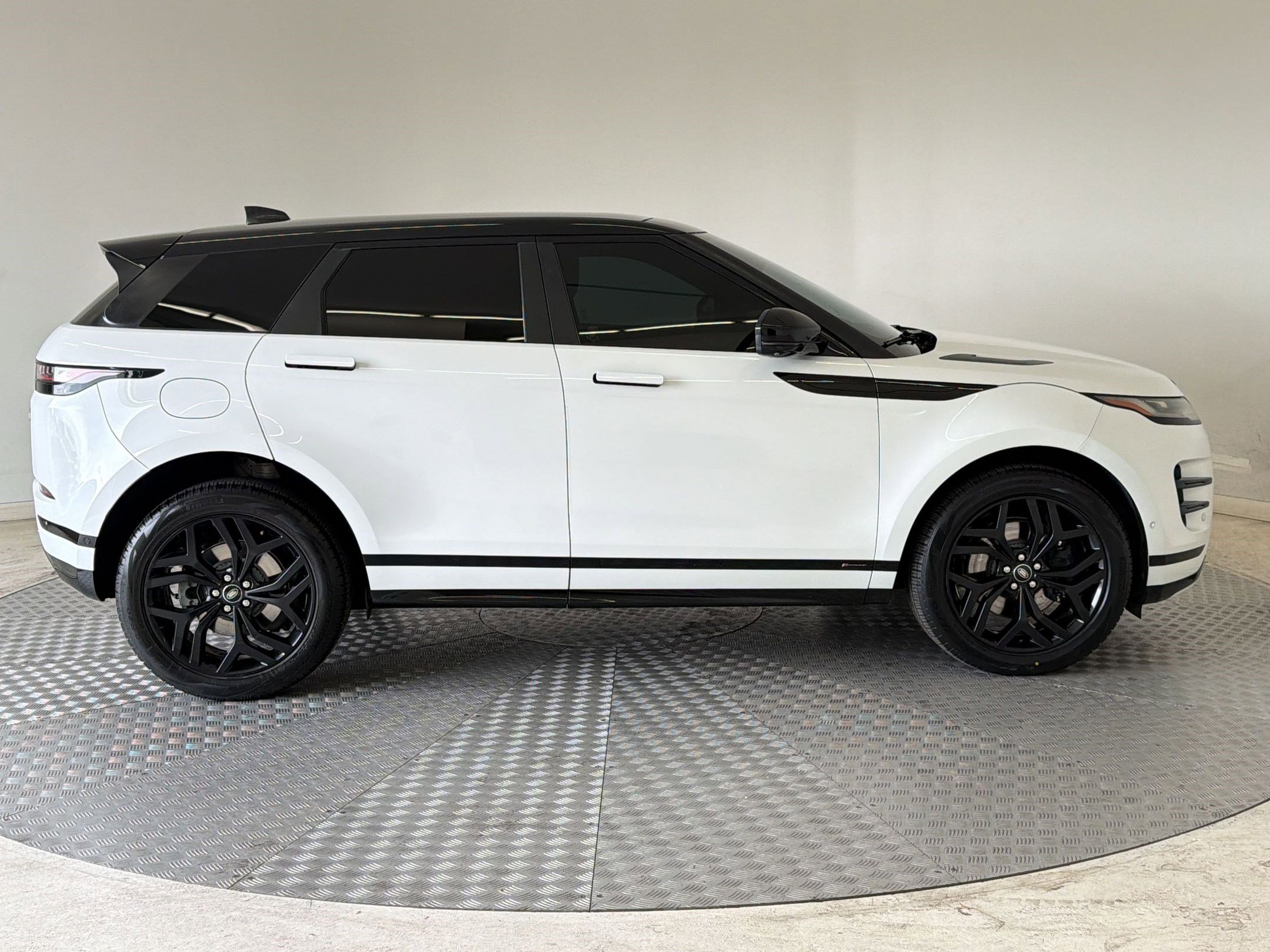 Used 2021 Land Rover Range Rover Evoque R-Dynamic SE AWD/4WD image 8