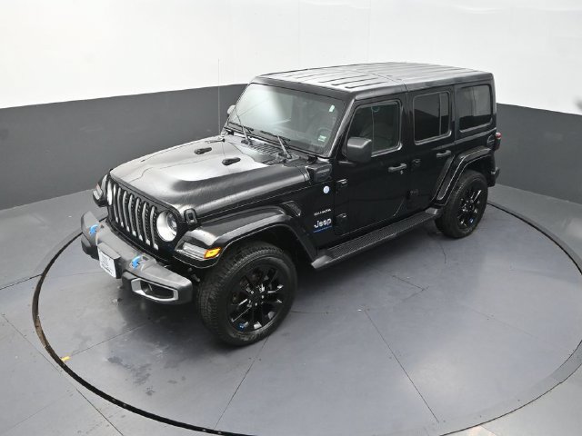 Used 2023 Jeep Wrangler Unlimited Sahara w/ Cold Weather Group AWD/4WD image 13